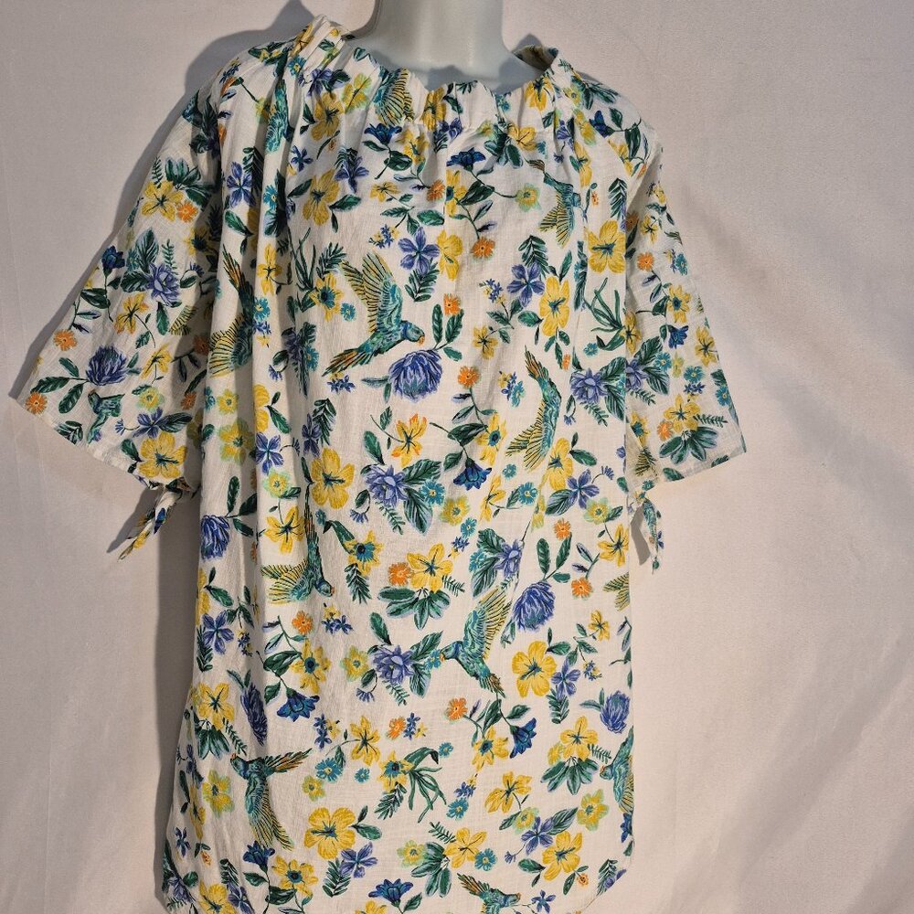 Old Navy Scoop/boat neck blouse, bright floral design, 3/4 sleeves in size 2XL